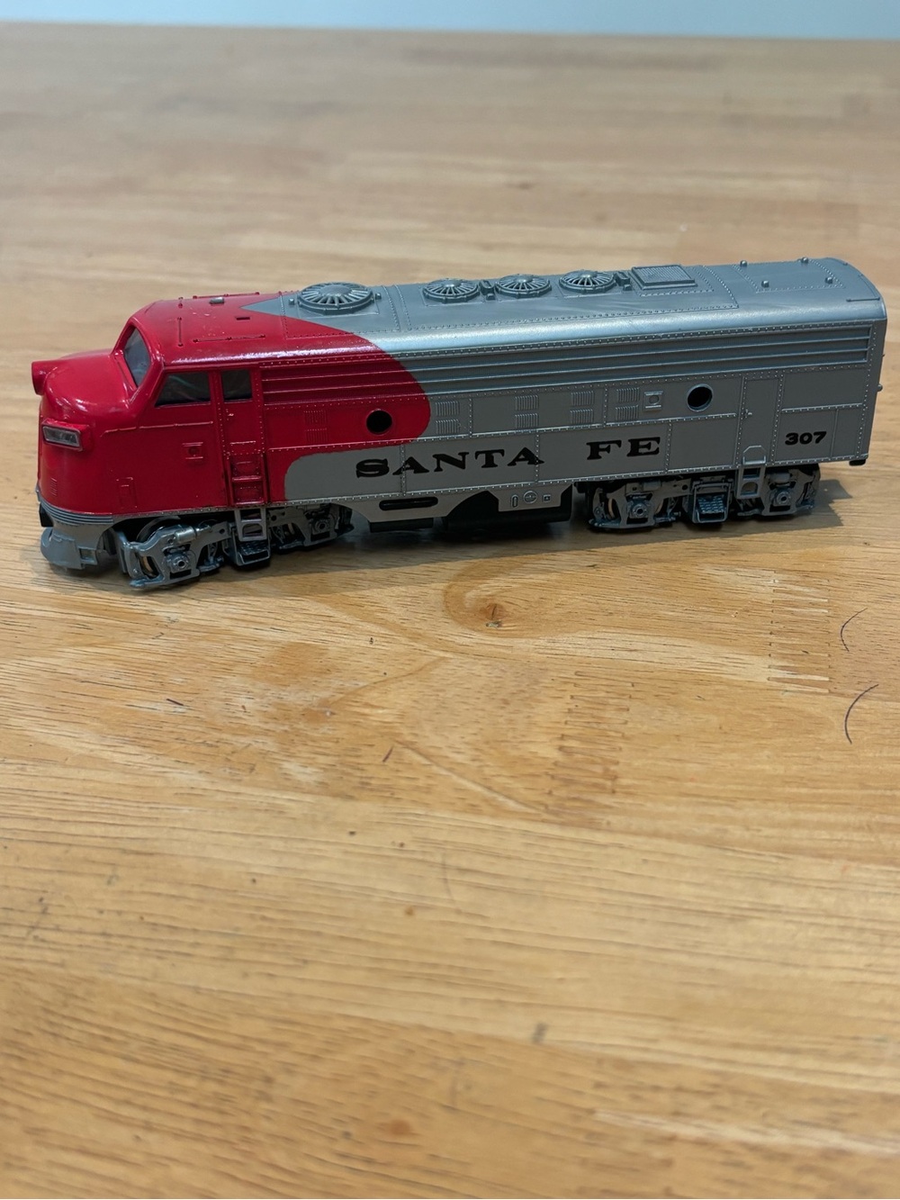 Bachmann HO scale Santa Fe #307 locomotive